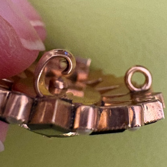 Elegant Black and Gold Brooch with Pearls - Picture 3 of 4